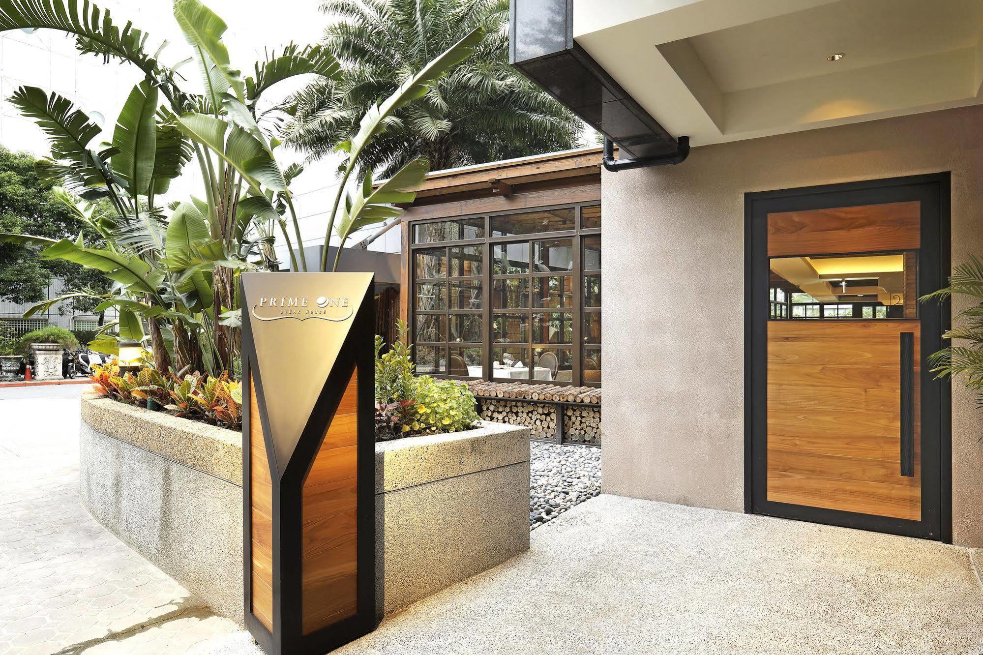 Taipei Garden Hotel - Ximending Exterior foto Entrance to the hotel